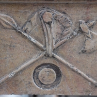 Detail van een directoire periode originele antieke schouw in marmer steen