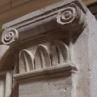 Detail van antieke schouw in Franse Steen