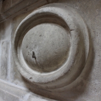 Detail d'une belle cheminée avec trumeau en pierre de France 17ième. 