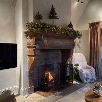 Great French Country Style Limestone Fireplace Mantle With Original Patina Fire In Covid-Time